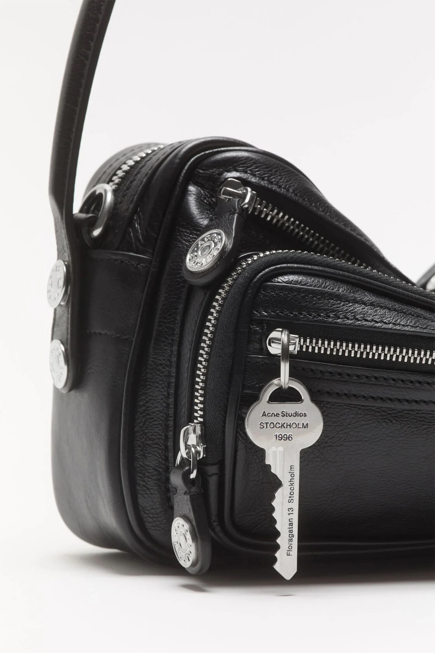 Acne Studios（アクネ ストゥディオズ）｜CAMERO PARTYアイテムの詳細