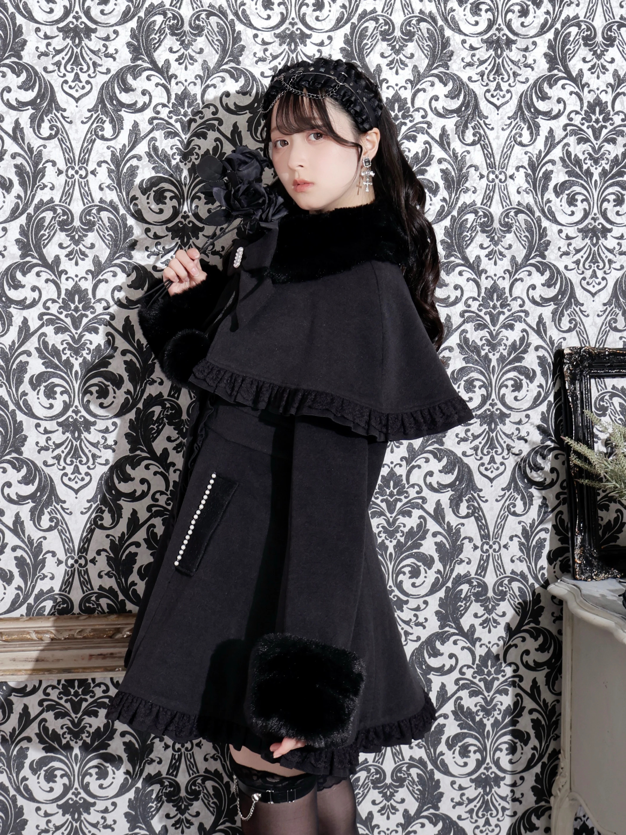 ゴシックフリルレースアップケープコート（コート｜濃グレー・黒