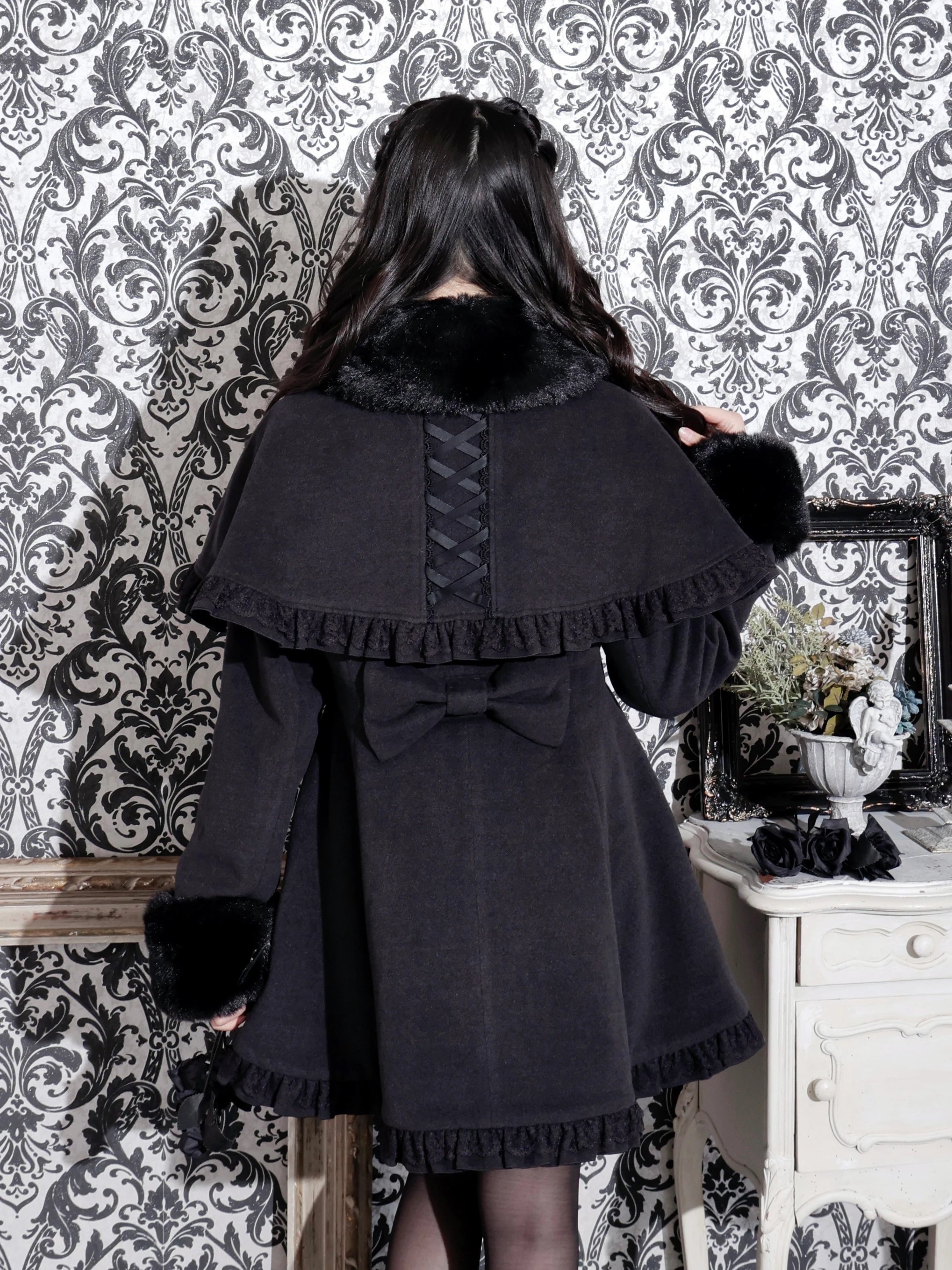 ゴシックフリルレースアップケープコート（コート｜濃グレー・黒