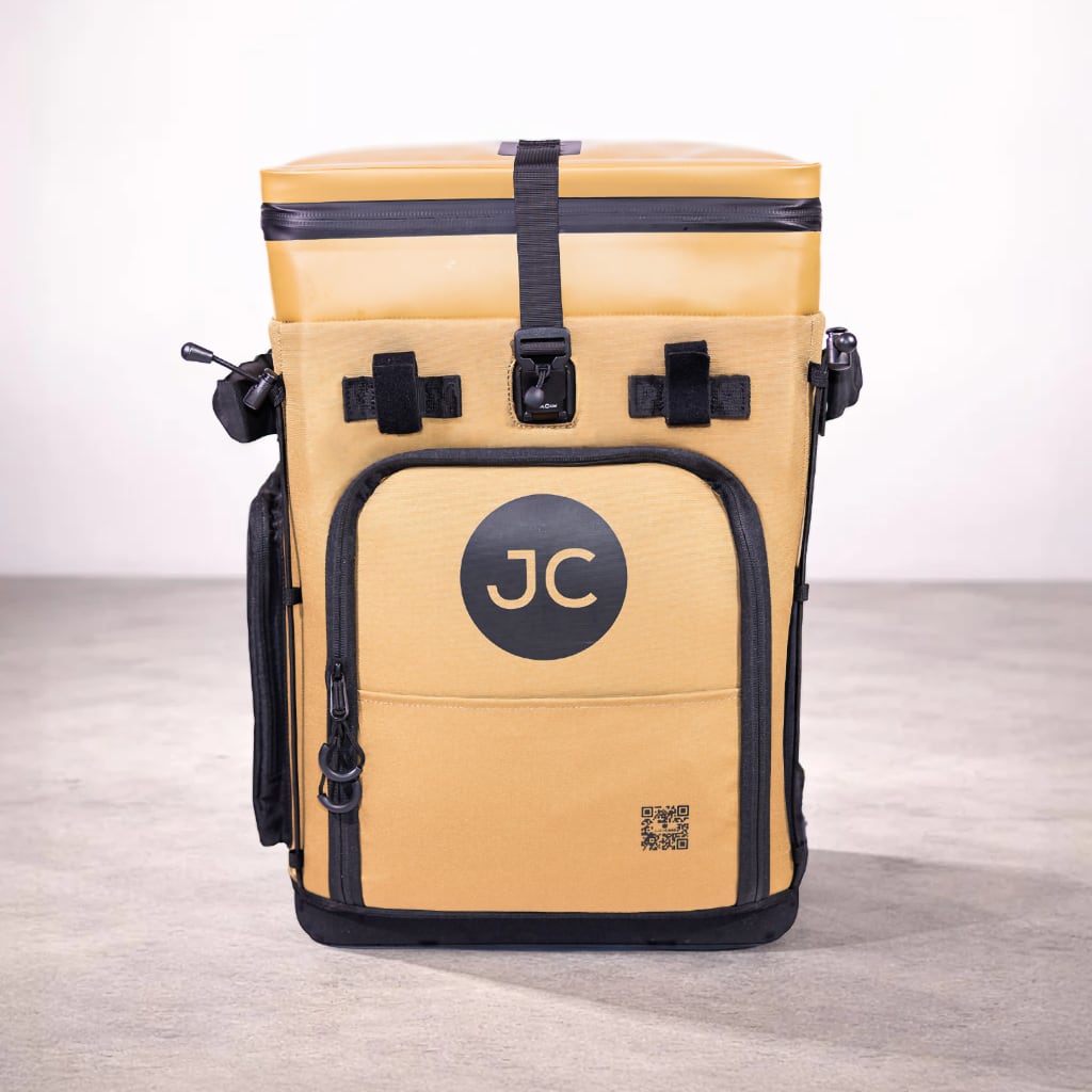 JustinCASE: The Only Convertible Backpack Sandstorm / Tan & Black
