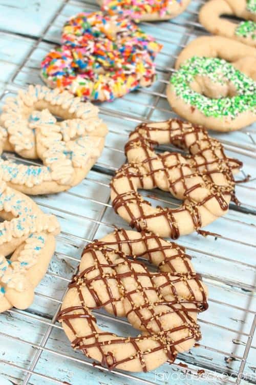 Pretzel Shaped Cinnamon Sugar Cookies - JavaCupcake