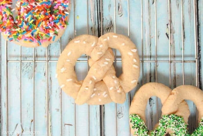 Pretzel Shaped Cinnamon Sugar Cookies - JavaCupcake