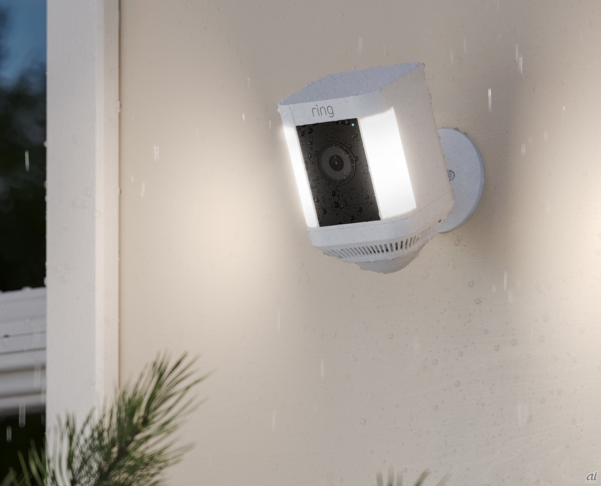アマゾン、センサーライトとセキュリティカメラを兼務する「Spotlight