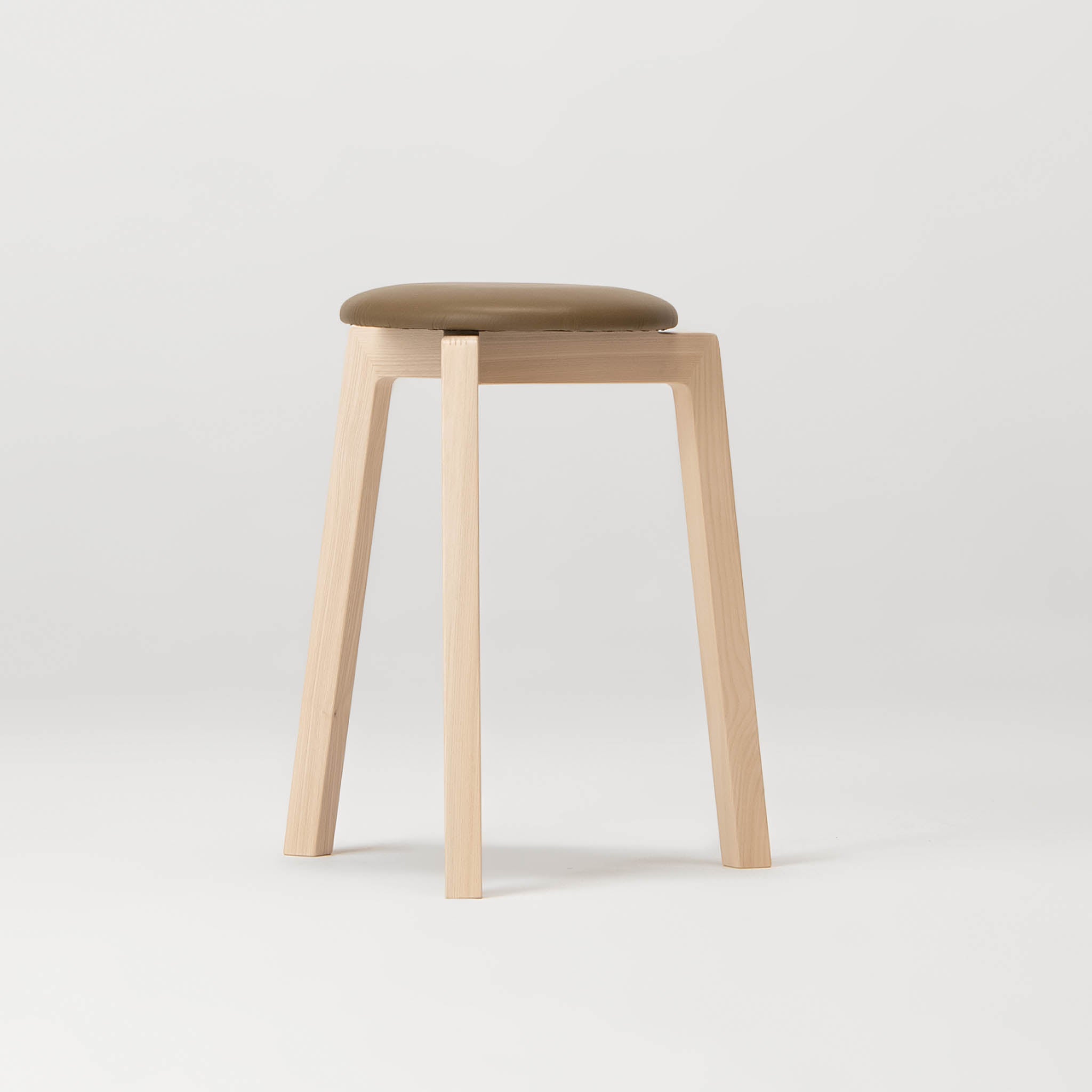 旭川家具 スツール | Stacking Stool02 センの木 | 革座 カーキ | 大雪木工