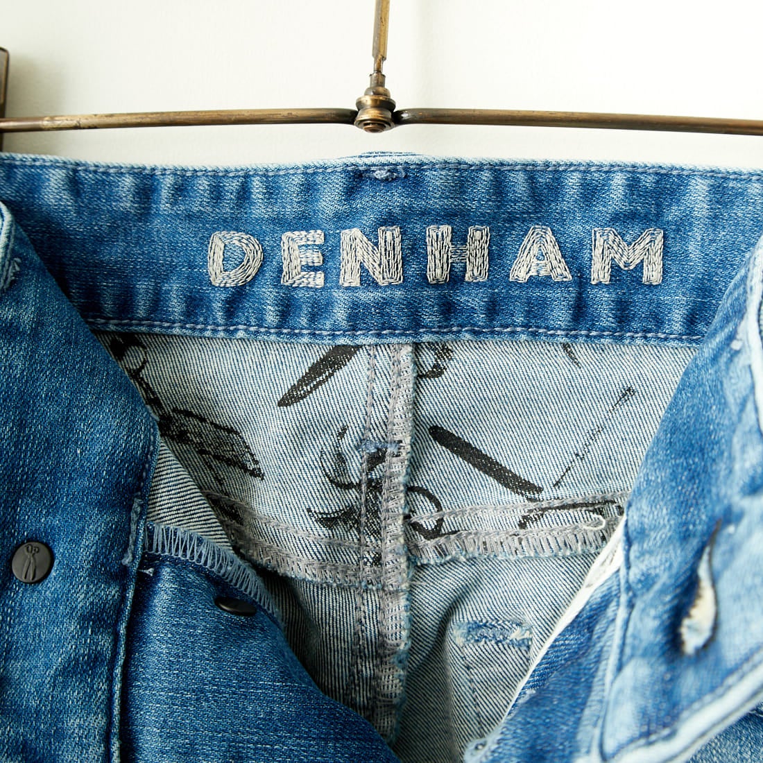 DENHAM [デンハム] スリムフィットジーンズ RAZOR [RAZOR-FMMI-CS