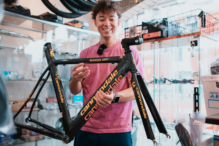 人気YouTuberけんたさんがバイチャリでスペシャルロードバイクを組んで