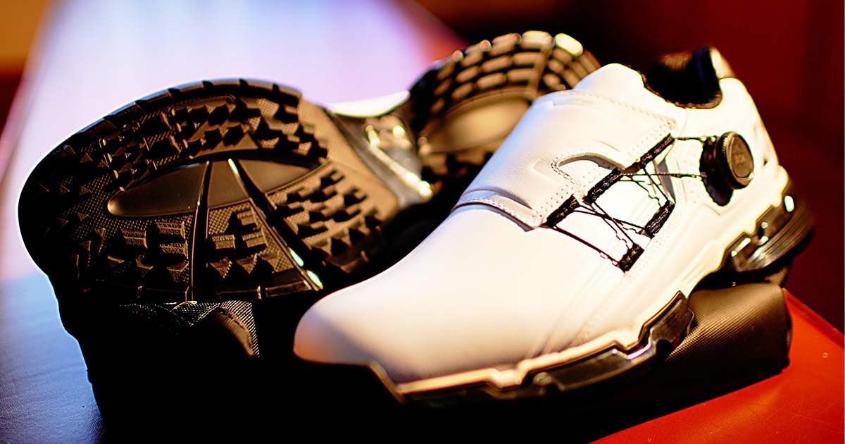 今や〝グリップ力〟は最低限の性能。トッププロも履く、最新〝スパイク