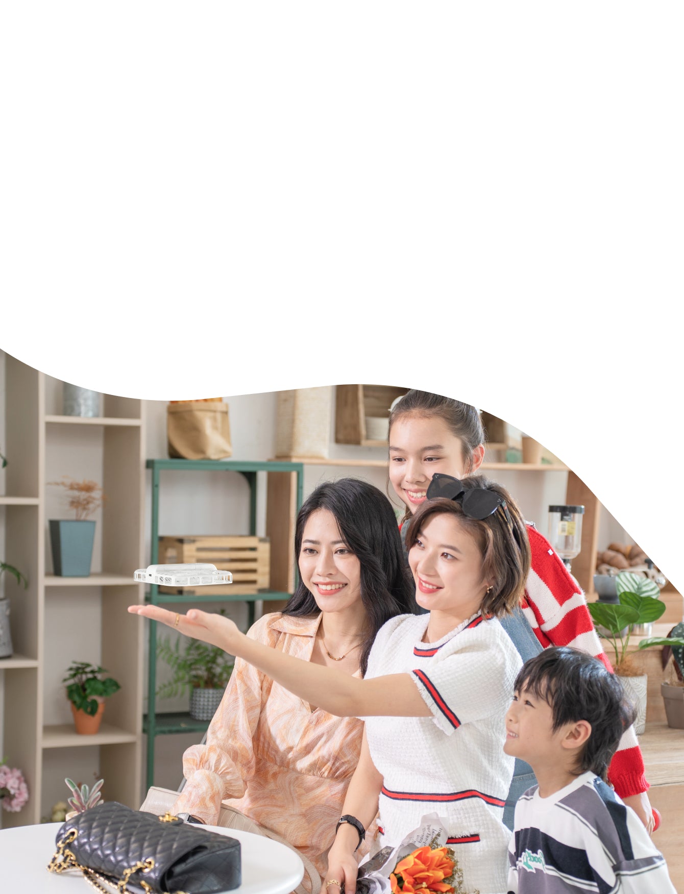 HOVERAir公式サイト - AI飛行カメラ – Japan HOVERAir