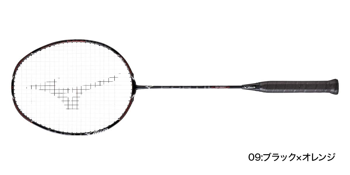 力みなぎるスマッシュで一気に仕留めるパワー系ラケットのトップモデル