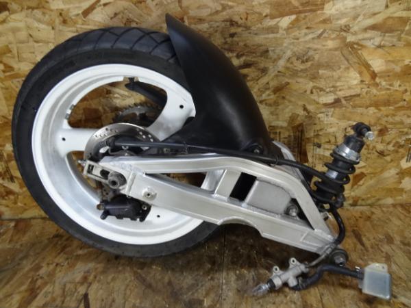 RGV250ガンマ(VJ22A-123)◎リアホイール スイングアーム足廻 後期