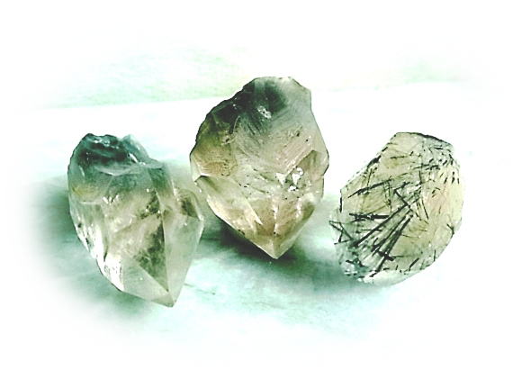 ブルーターラクォーツ原石、ブルーターラクォーツペンダントなど、レア