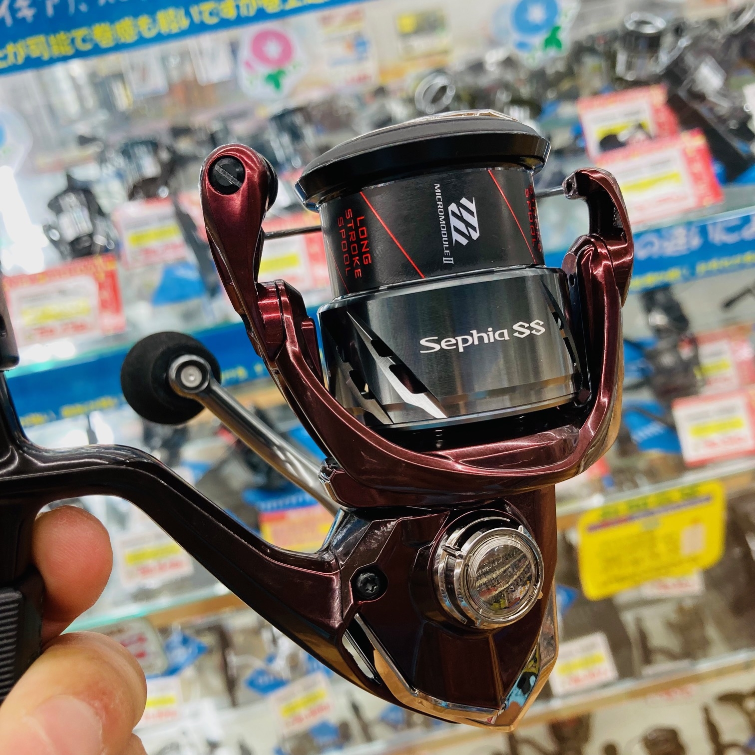 入荷情報】中堅だけど堅実スペック！魅せるダークレッドの「シマノ