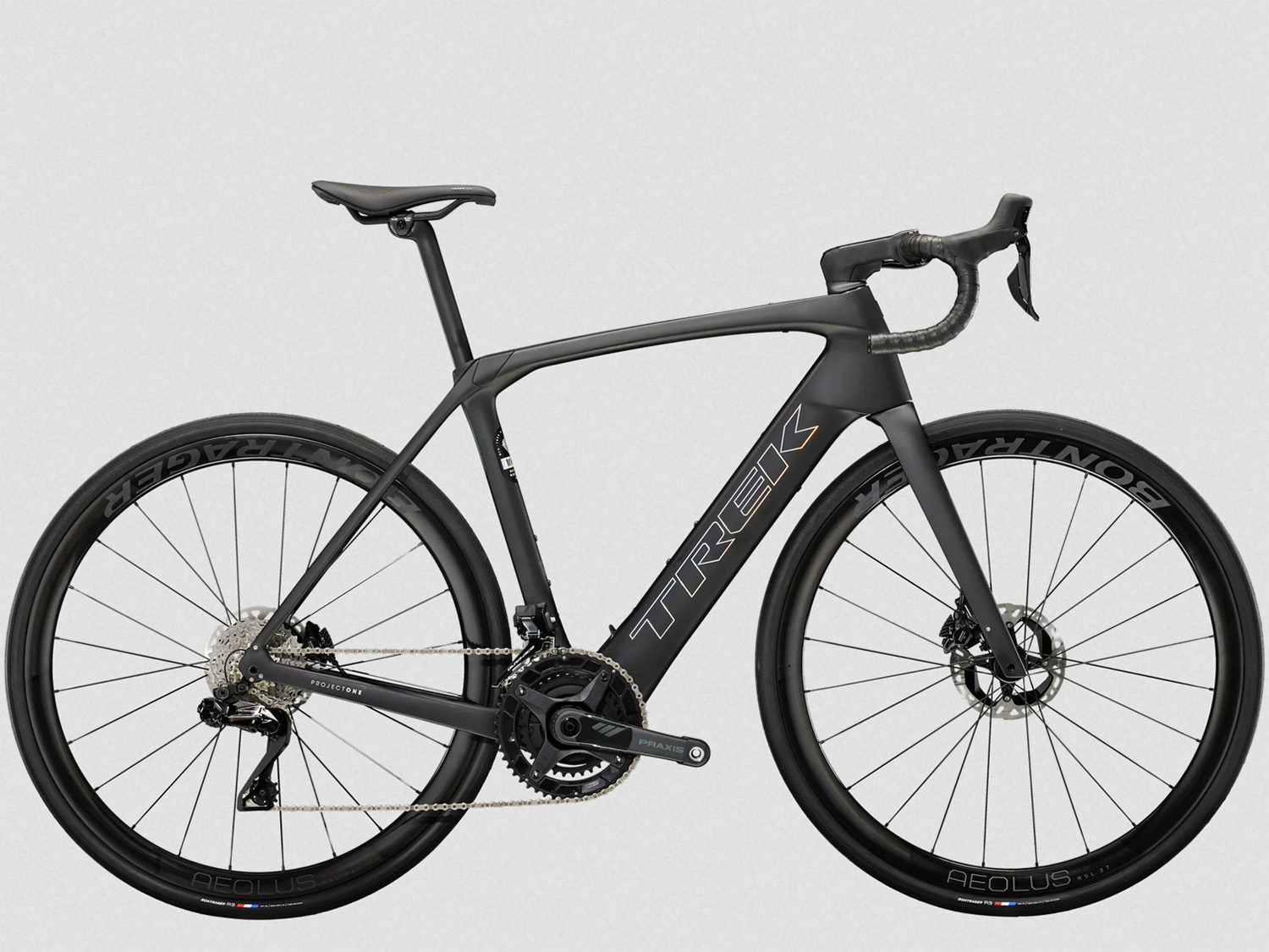 トレック、約11kgの超軽量カーボン製ロードバイクe-bike。スペックも