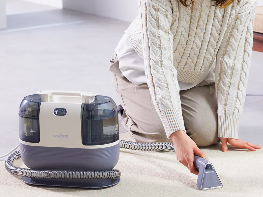 60℃温水で汚れ浮かせて吸うカーペットクリーナー、レイコップ - 家電 Watch