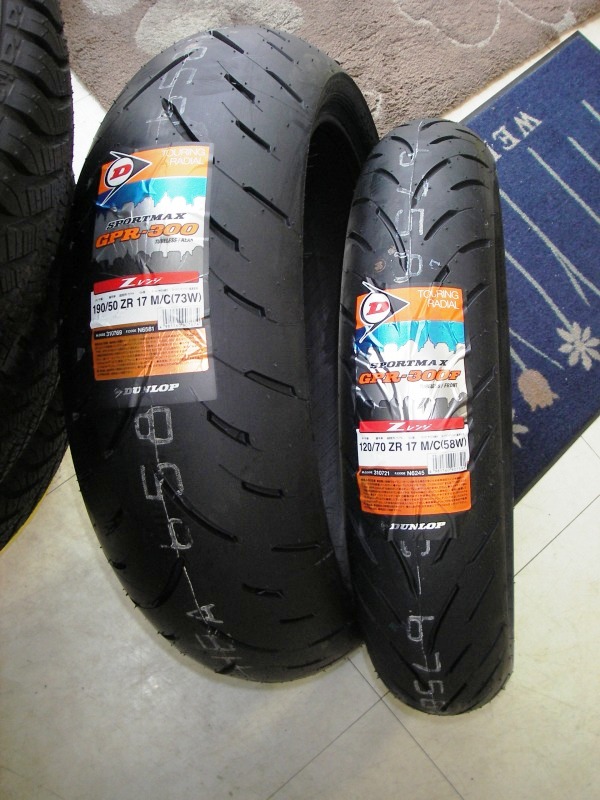 送料込み室内保管 新車外しDUNLOP GPR300 前後セット