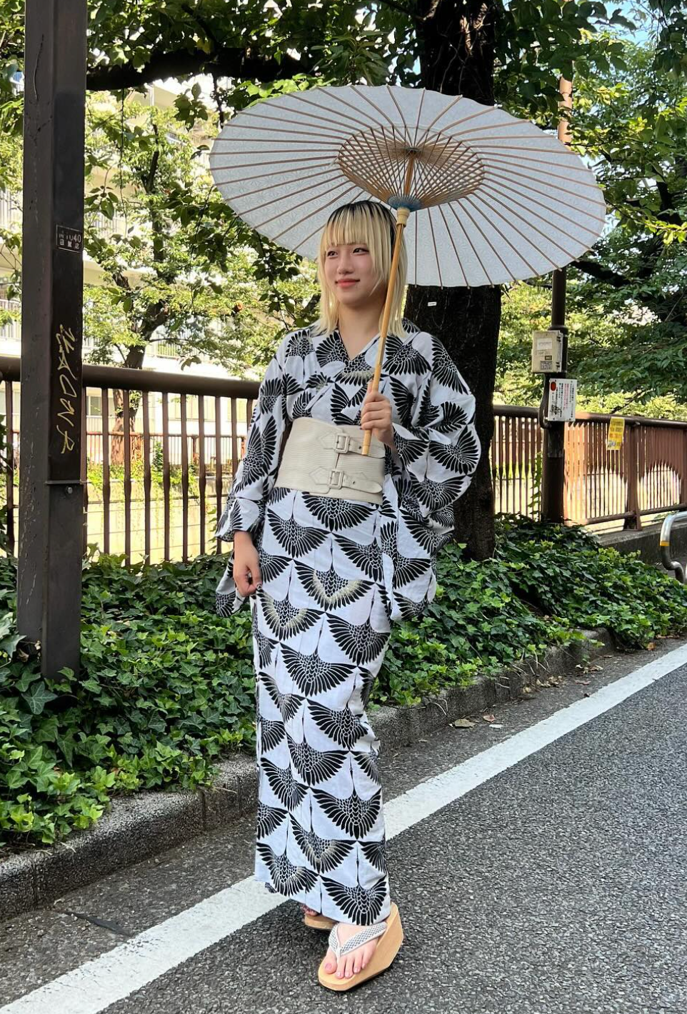 飛翔 ベージュ黒（誉田屋源兵衛）：浴衣