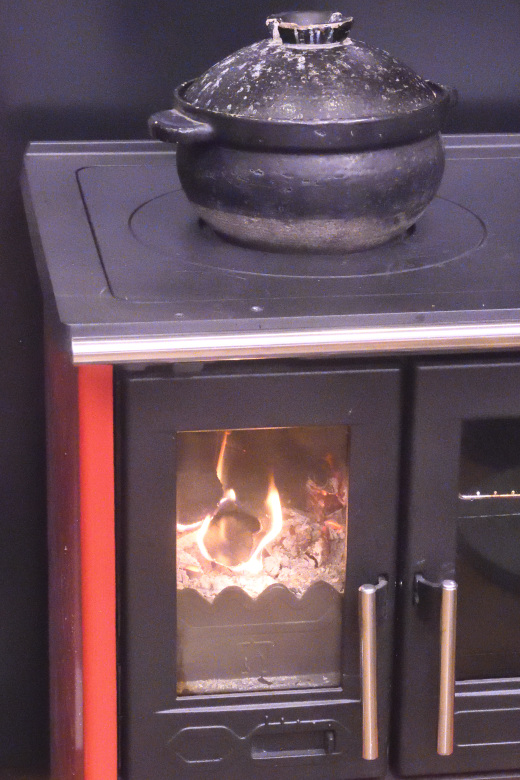 クッキングストーブ「おくどさん」で土鍋炊き込みご飯