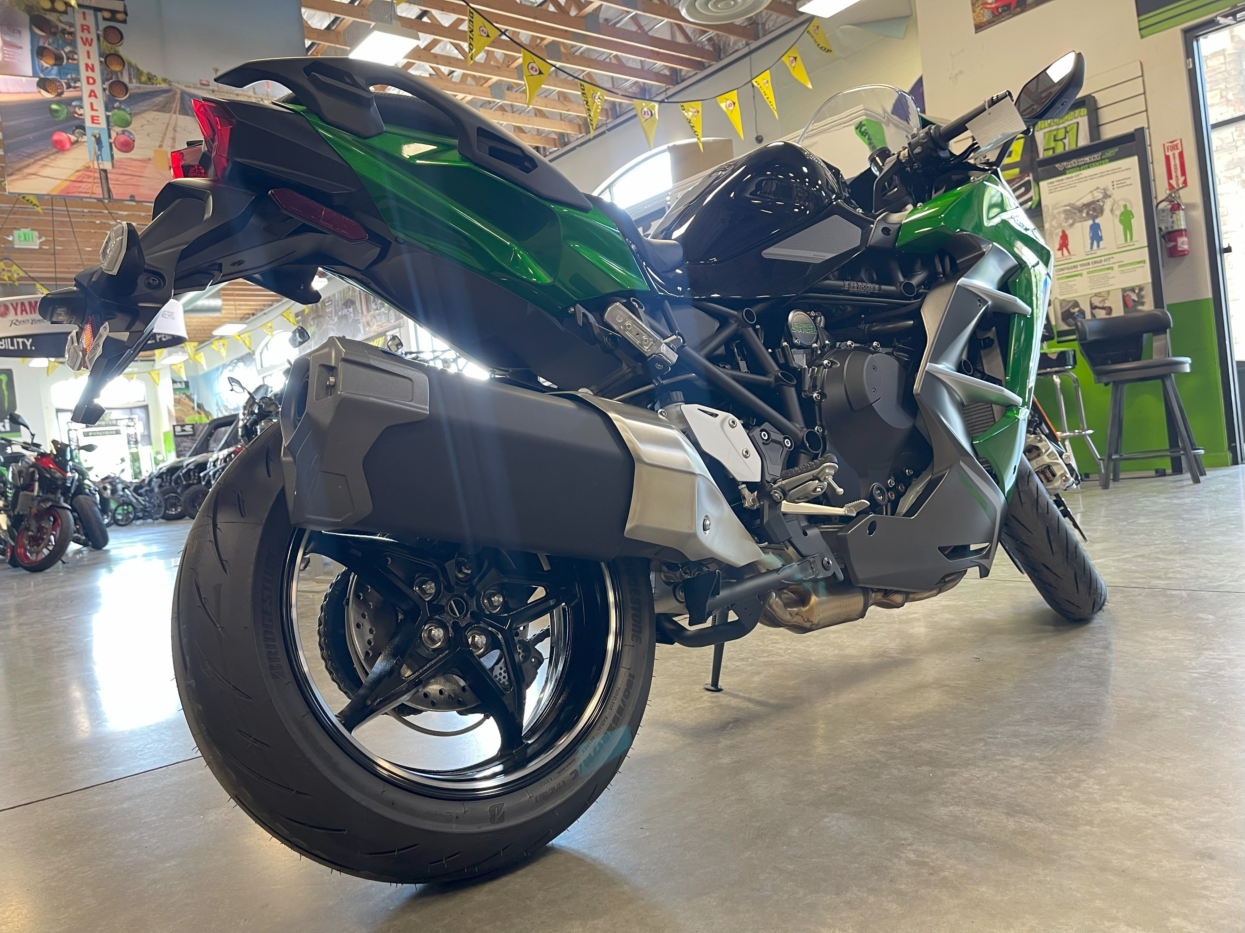 2025-Kawasaki-NINJA-H2-SX-SE-ABS-Emerald-Blazed-Green/Metallic
