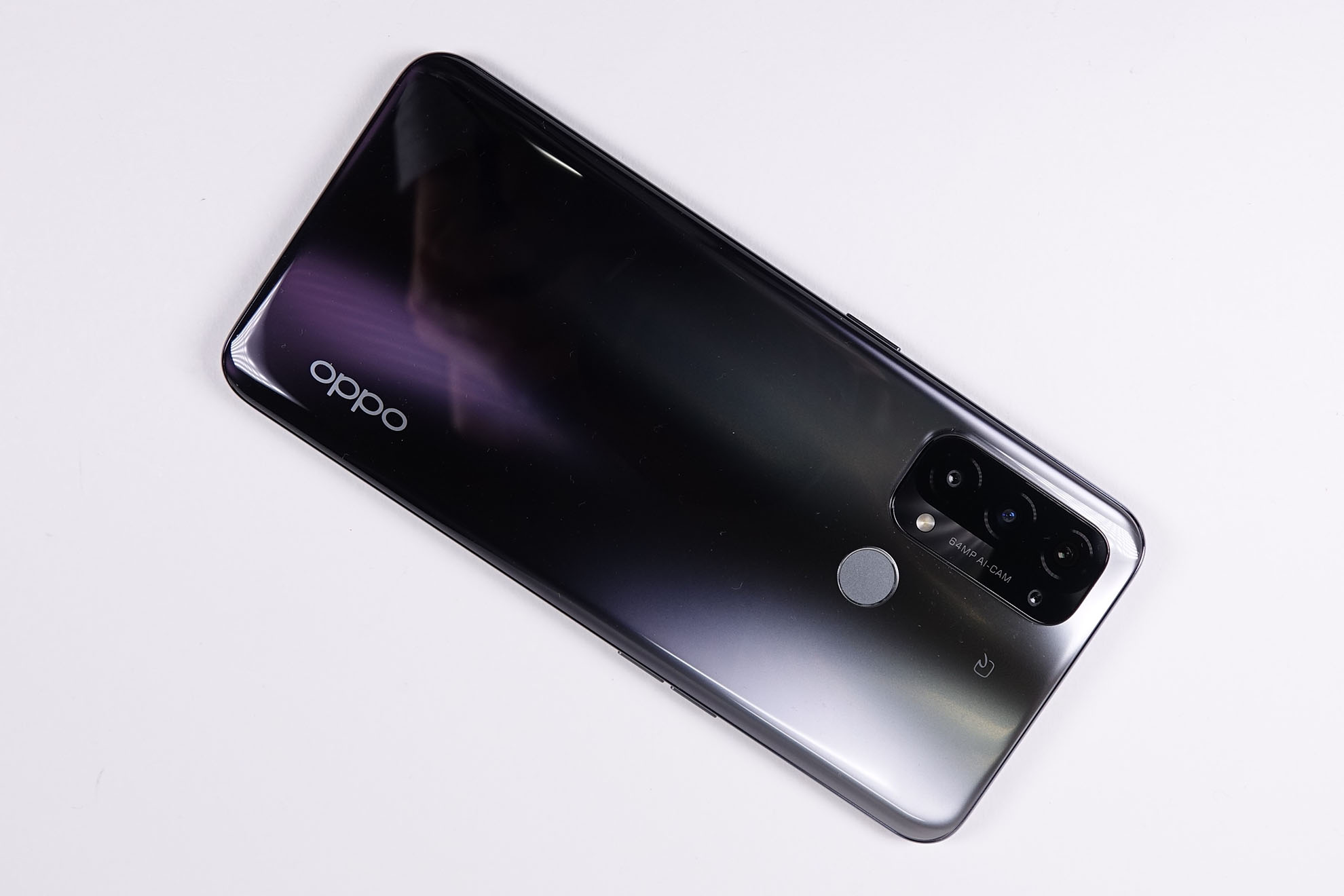 OPPOのミドルレンジスマホ「Reno5 A」発表、SIMフリー版は6月11日発売