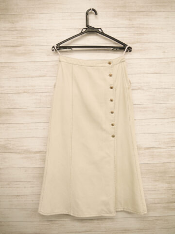 CHANEL 生成り色スカートのシミをキレイに