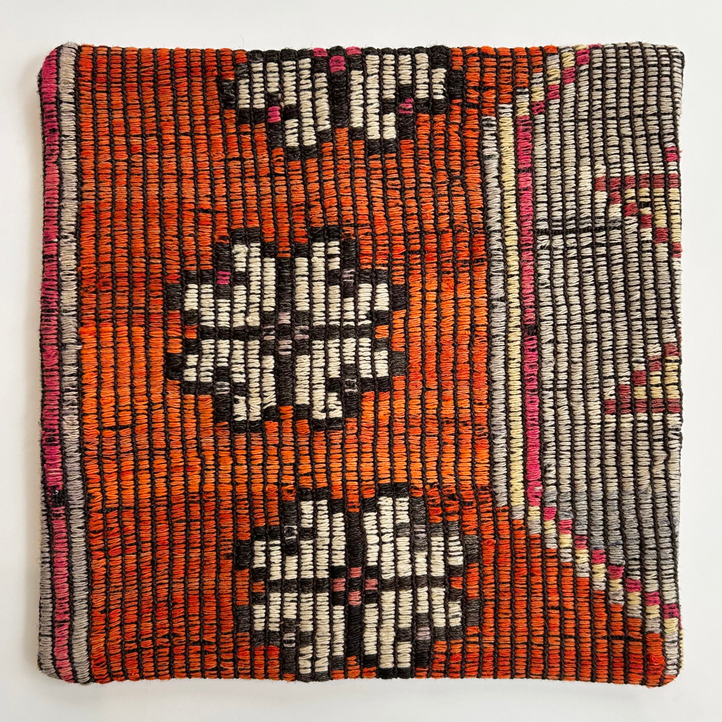 オールドキリム キリムクッションカバー 35×35㎝ (C-11196) – キリム屋
