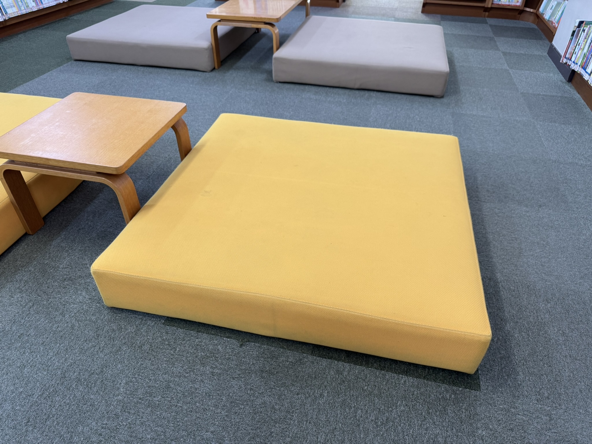 児童室 大型ｽﾂｰﾙｶﾊﾞｰの着せかえ | いすの着せかえ屋さん 愛知県知立市