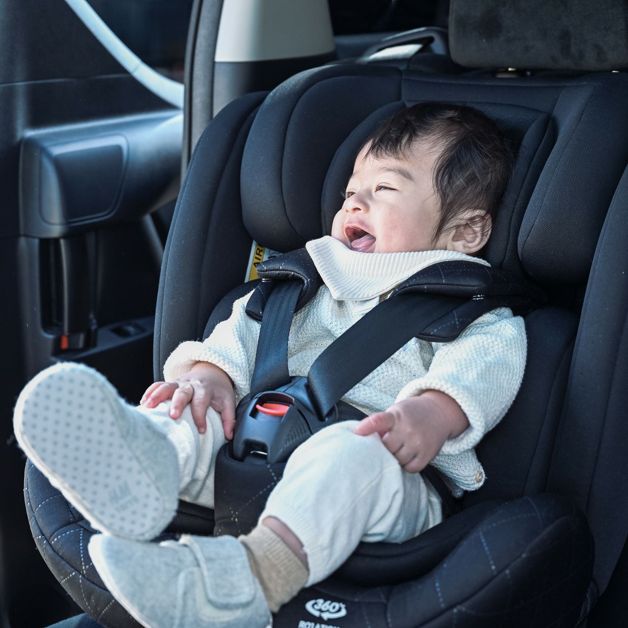 Hummingbaby | R129チャイルドシート回転式リッチブラック | KISSBABY