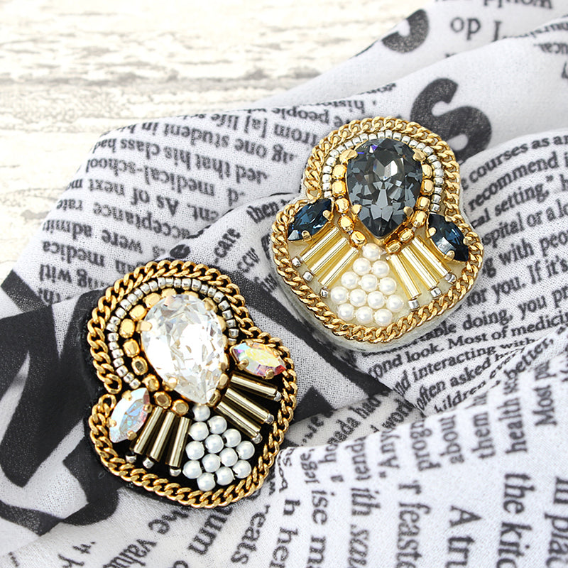 レシピNo.KR0946 エンブレム風ビジュー刺繍ブローチ – 貴和製作所