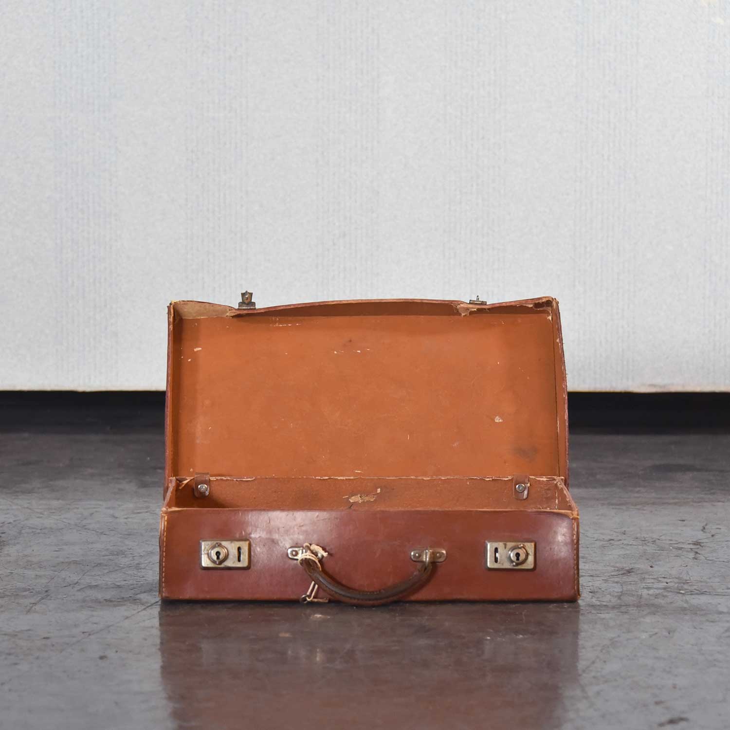 ヴィンテージレザートランク .TR-14 – 神戸アンティークウェアハウス