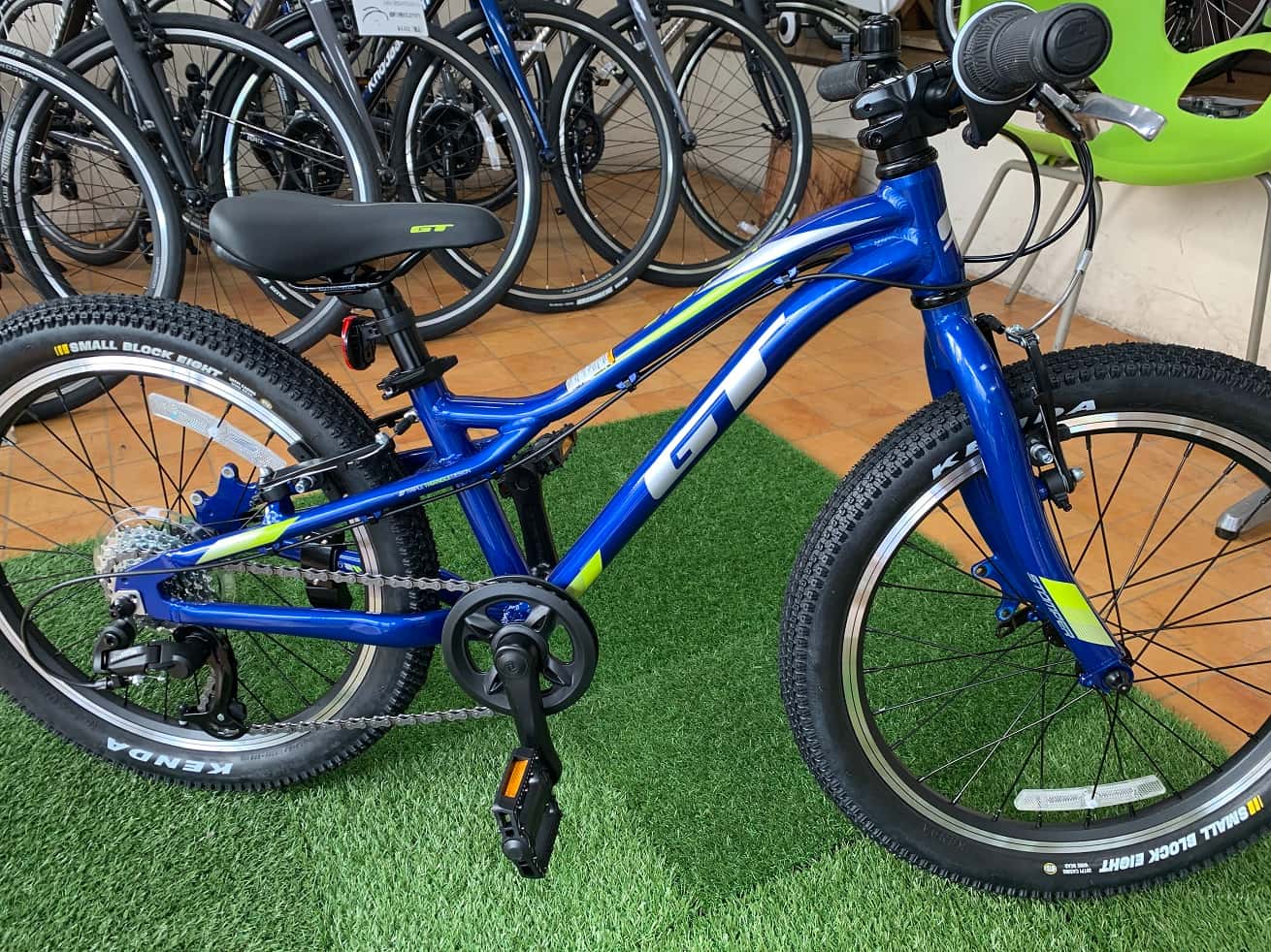 かっこいいキッズマウンテンバイクGT「STOMPER PRIME 20 V2」20インチ