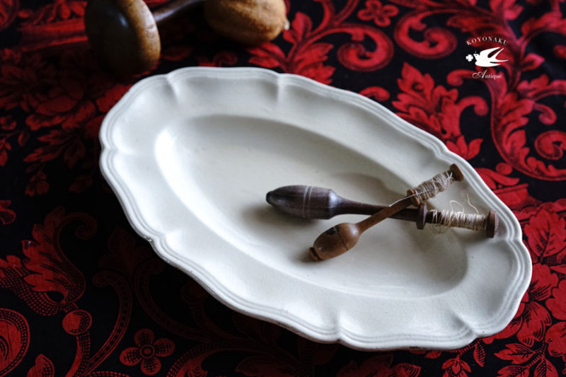 オールマイティーに使えるアンティークの花リムプレート