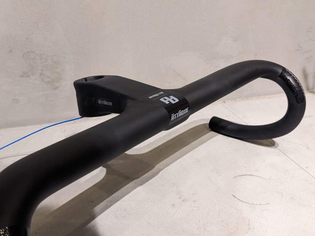 ATTAQUE ステム一体型カーボンハンドル GUST完成車取り外し品 ATTAQUE