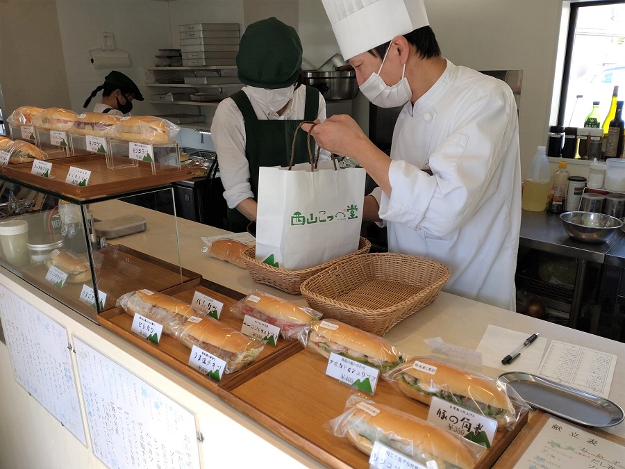 具材充実！おかず系、おやつ系コッペパンが豊富な「西山こっぺ堂