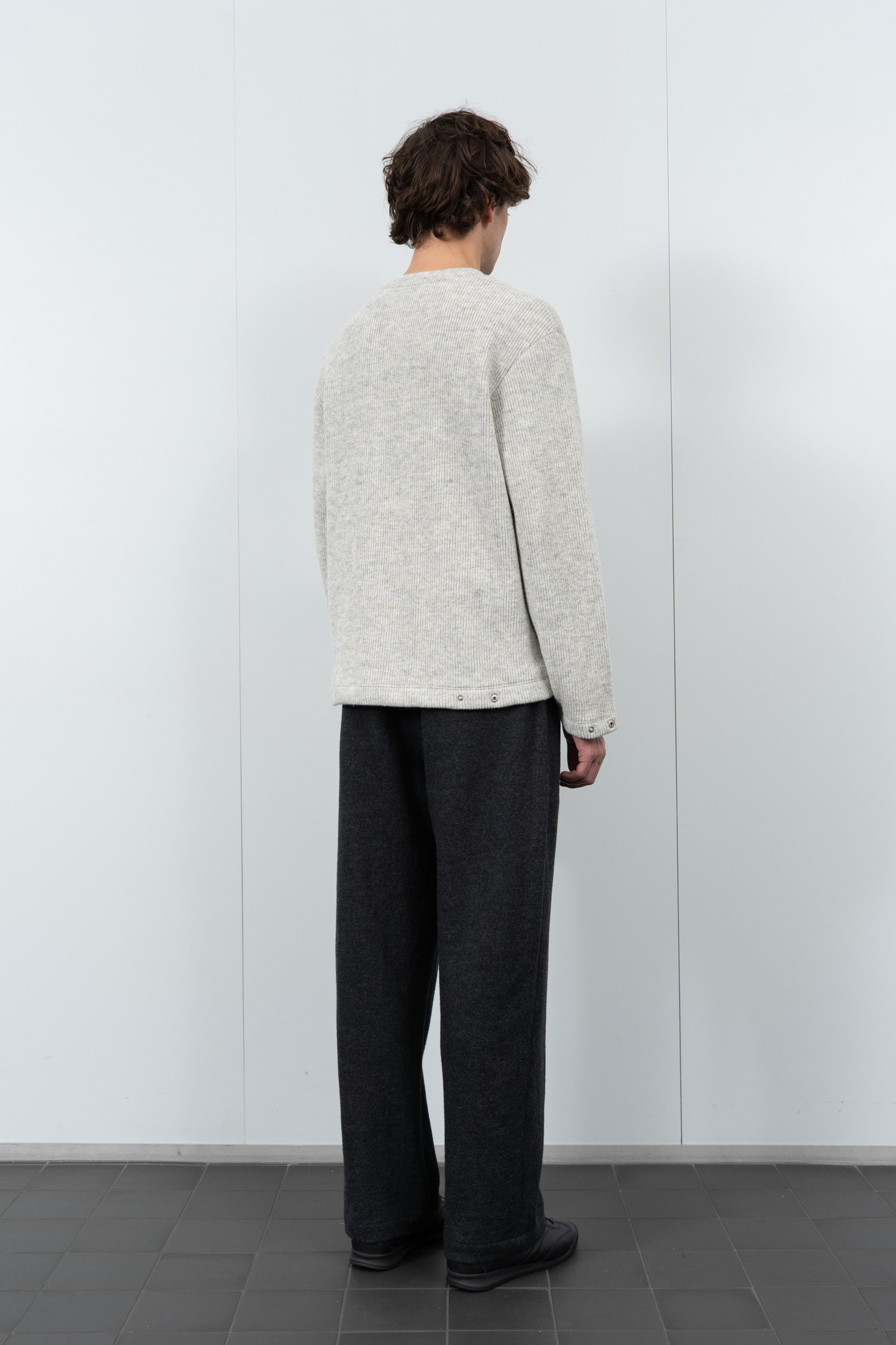 V NECK SNAP SWEATER - OATMEAL – LADY WHITE CO.
