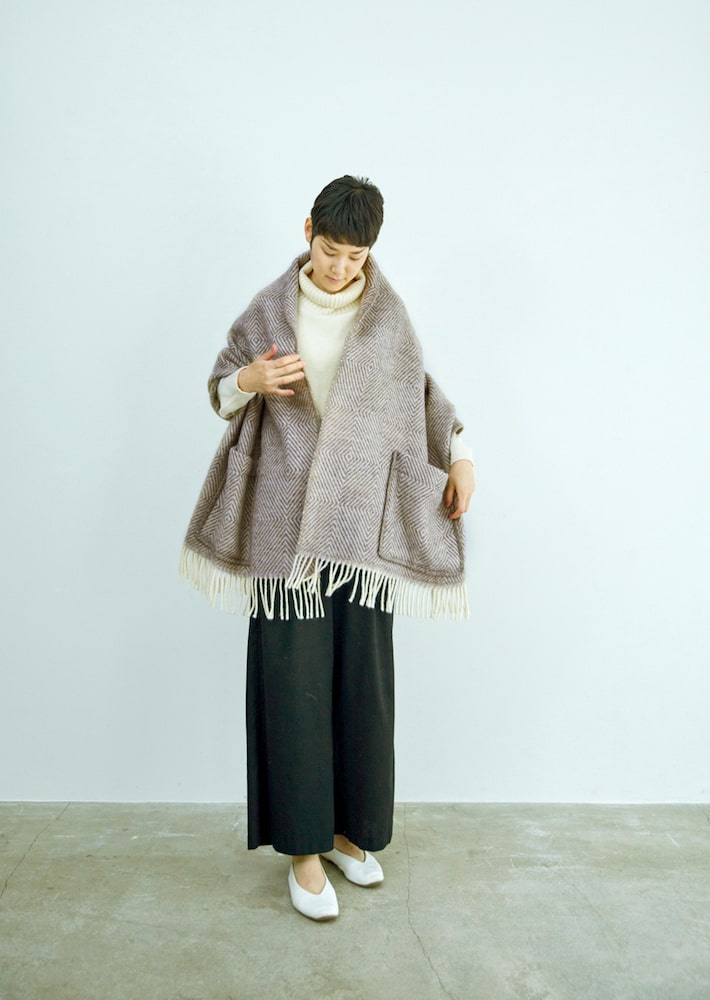 MARIA pocket shawl（brown-white） – LAPUAN KANKURIT（ラプアン