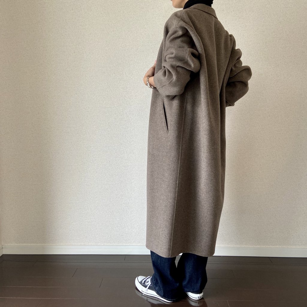 今年のアウターはブラウンのテーラードコート | LEE