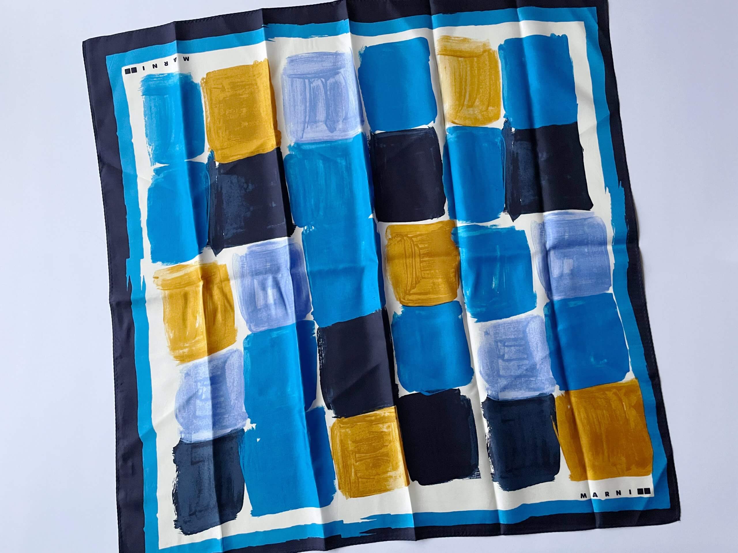 ワンコイン！】ユニクロ×MARNIのシルク100％スカーフを全種類購入