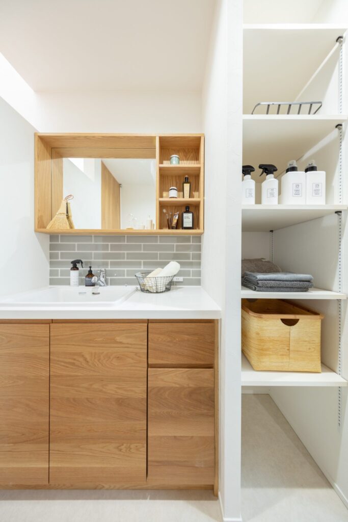 無垢オーク材のオーダー洗面台納品事例｜天然木オーダー洗面台ならリーフ