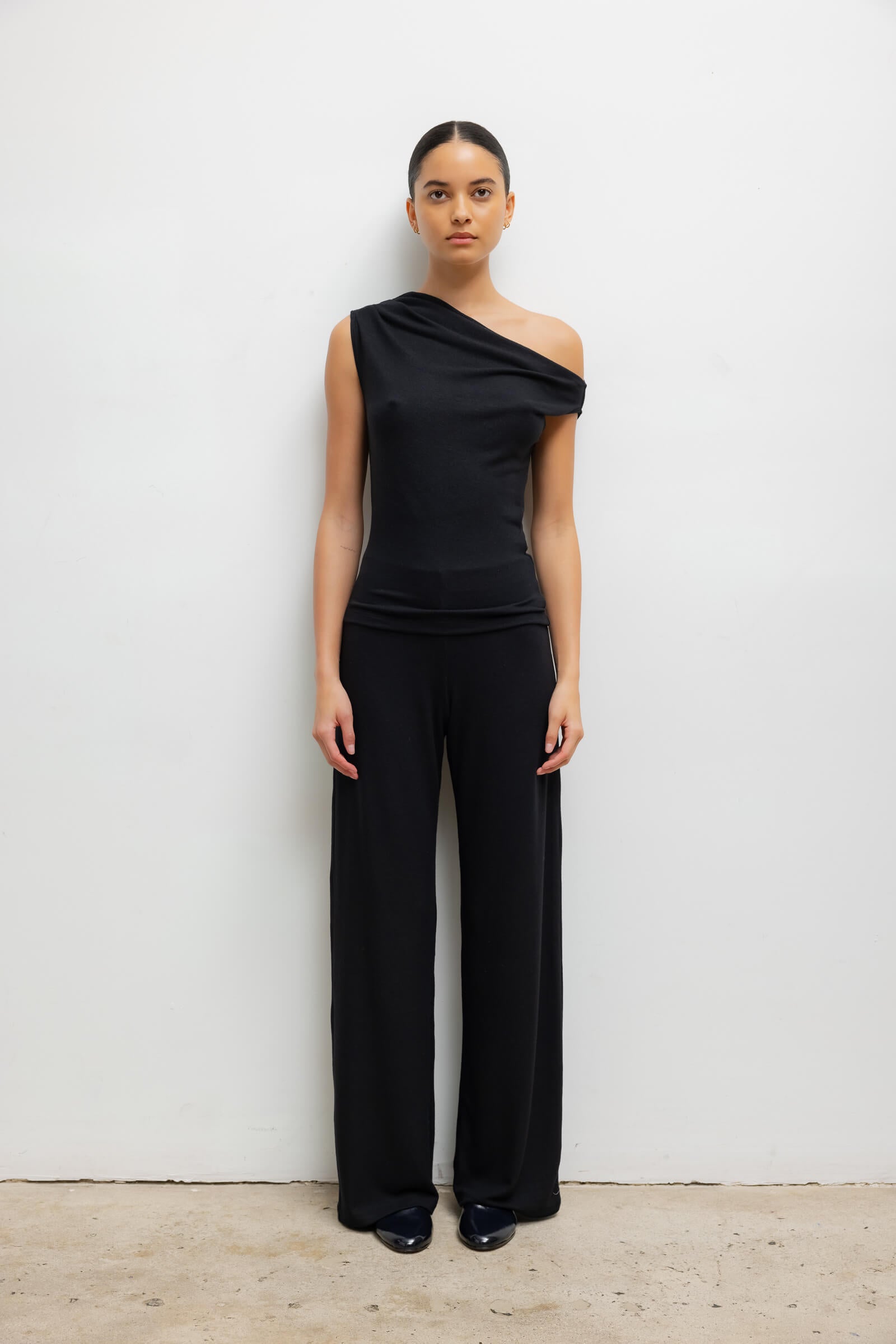 LESET Lauren Wide Leg Pant in Black in Jersey