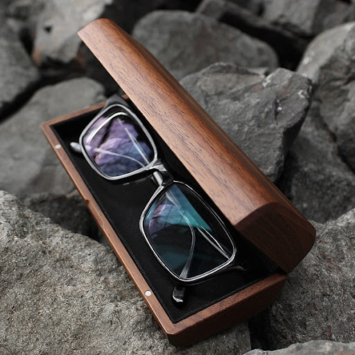 GlassesCase Classy」木のぬくもりで覆うおしゃれな木製メガネケース