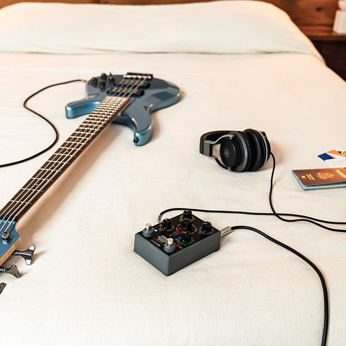 Line 6 | POD Express | Lightweight Bass Amp and Effects Processor