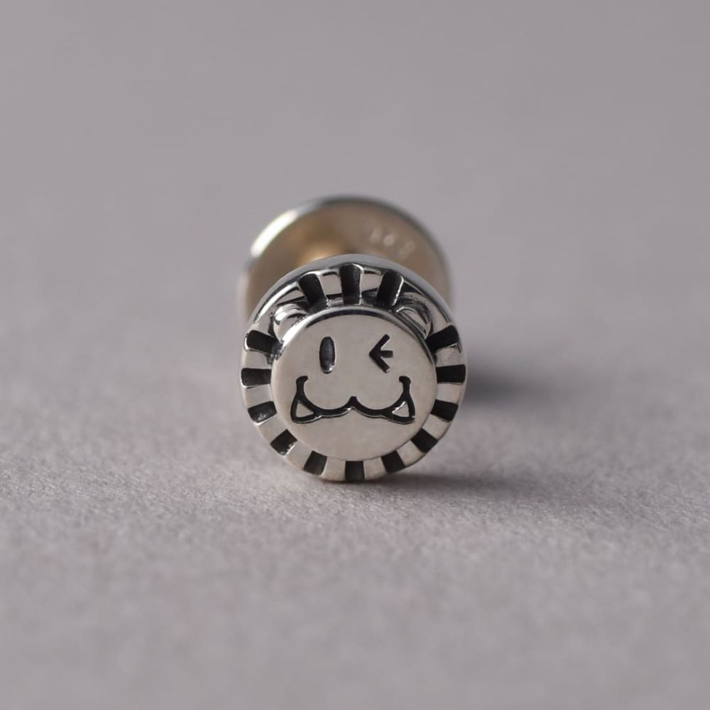 LEO”スタッズピアス(wink)/シルバー925 | LION HEART STORE｜ライオン