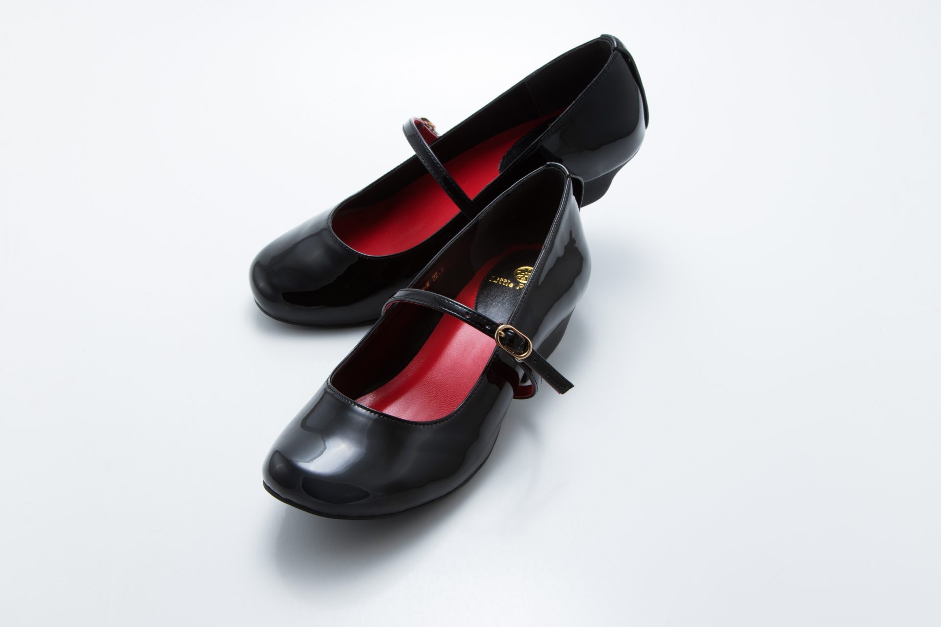 ピアノ発表会におすすめ☆ピアノシューズ(エナメル)23cm好評のため完売