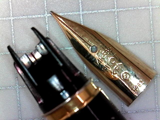 デッドストック PILOT DELUXE 14K 万年筆 黒 未開封 廃番 ヴィンテージ 旧型 PILOT DELUXE 漆 万年筆 F 14K - メルカリ