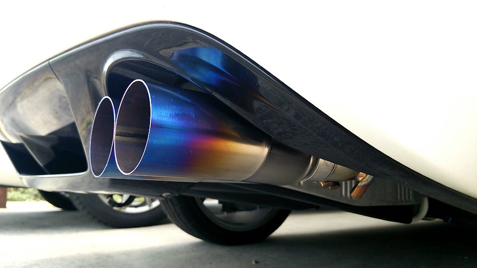 モリモリ管をセルフでデーラーで装着するアドバイス : 3Q/Cars（ 3Q