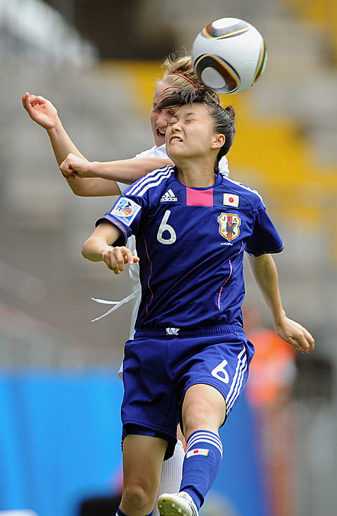 小原由梨愛着用サイン入り Z.N.Eフーディー 小原由梨愛着用サイン入り