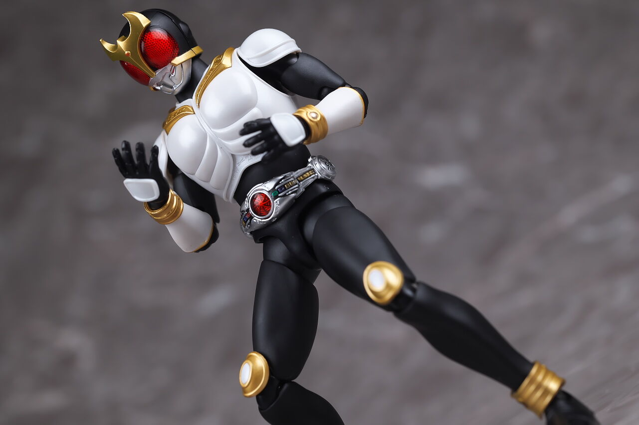 S.H.フィギュアーツ（真骨彫製法） 仮面ライダークウガ グローイング