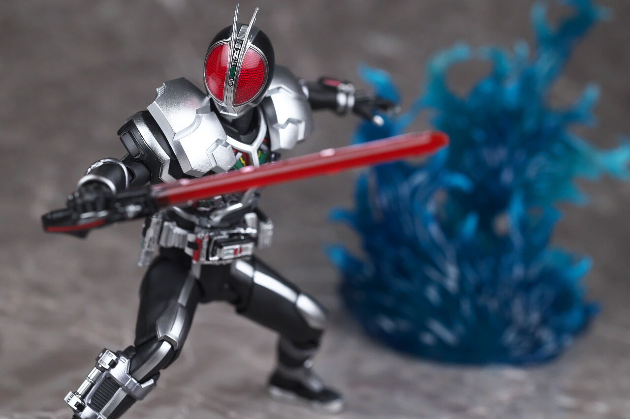 SHフィギュアーツ(真骨彫製法) 仮面ライダーファイズアクセルフォーム