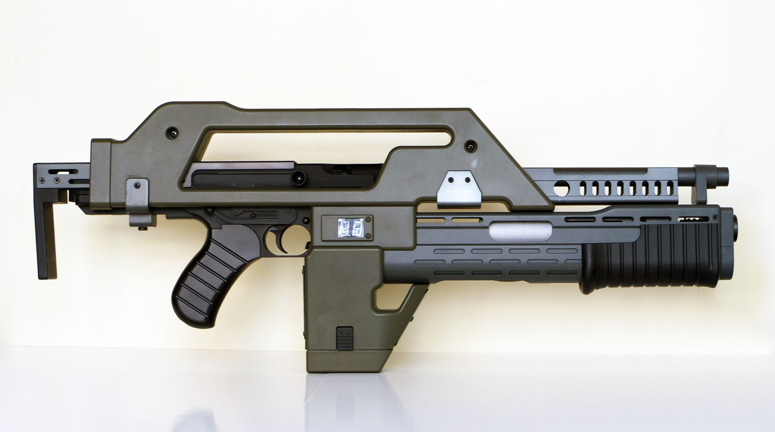 映画エイリアン·パルスライフル(ベースは東京マルイトンプソン) 映画