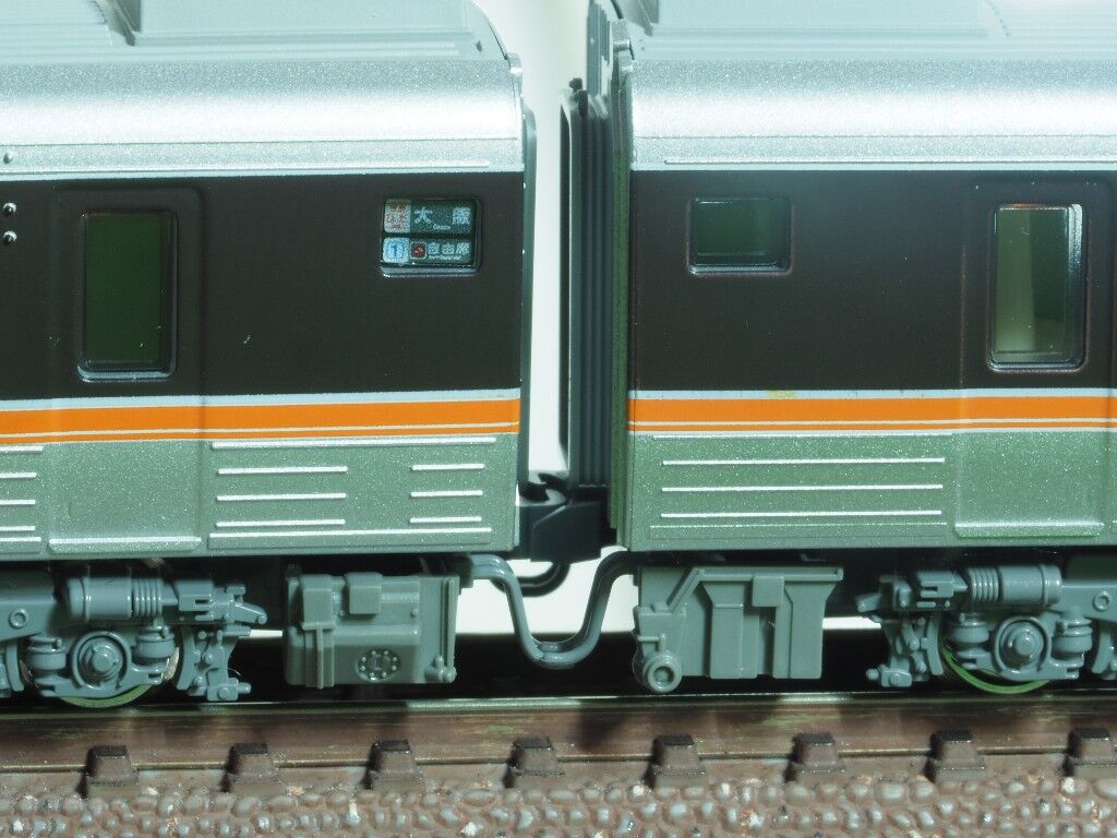 KATO キハ85系 入線しました : 7畳部屋の鉄道模型